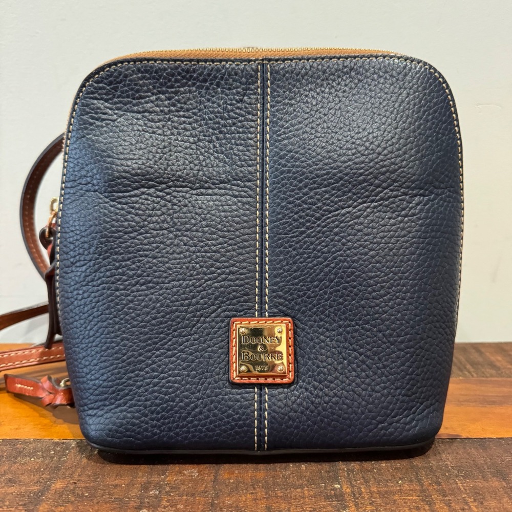 VTG Dooney & Bourke Navy Pebbled Leather Crossbody Bag Gold Hardware Zip Pocket